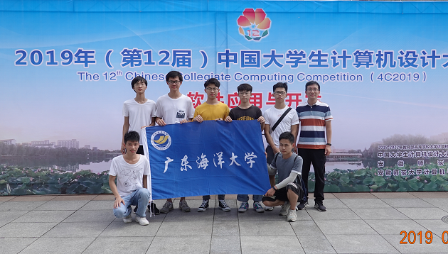 1565829342583087818.png 参赛师生合影.png